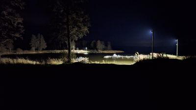 Höstkväll i november
Båtarna är upptagna men belysningen är fortfarande igång 
